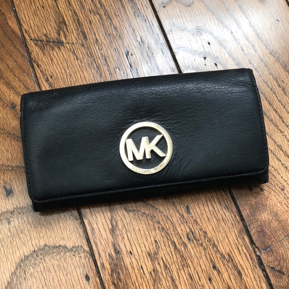 Michael Kors Black Leather Fulton Flap Continental Wallet - Picture 1 of 5